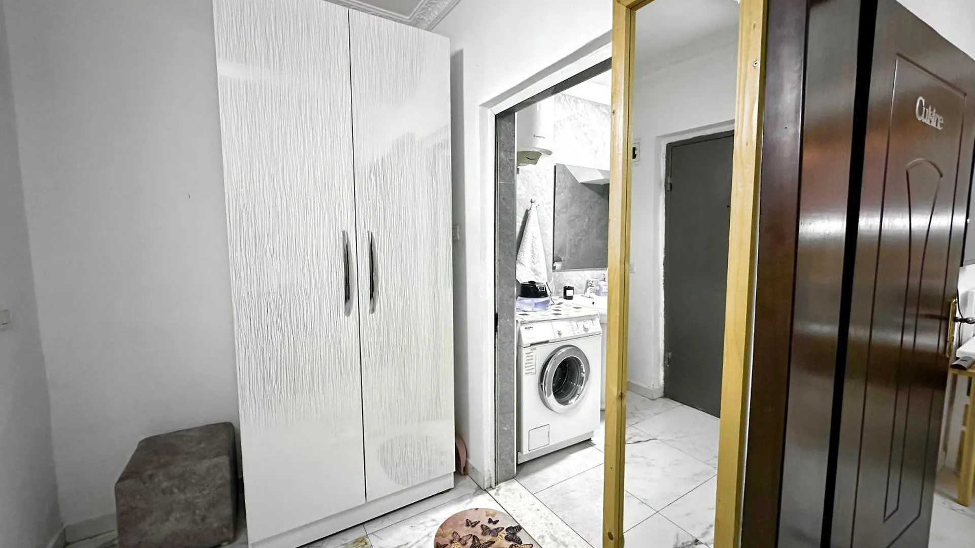 Cozy Urban Apartment Tirana